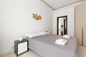 M4 Argonne Balcony Apartment Milano